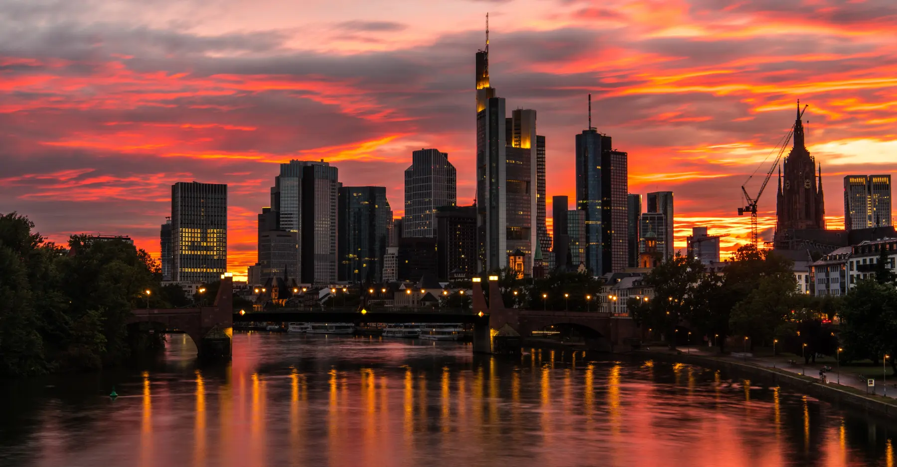 Frankfurter Skyline bei Sonnenuntergang